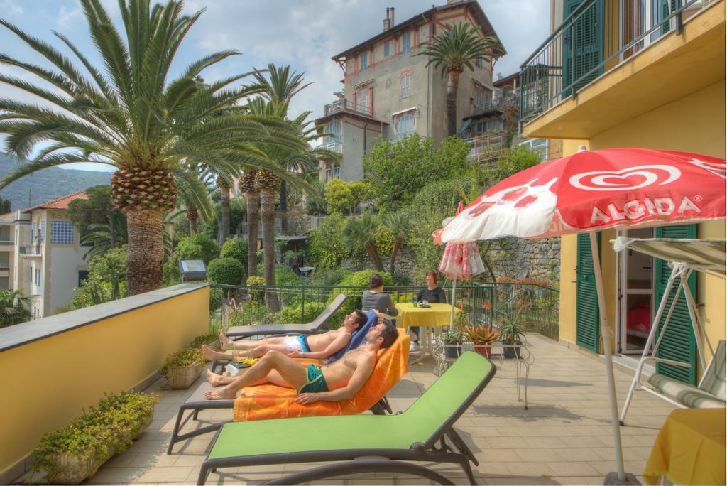 Hotel Deutsche Familien Финале Лигуре Экстерьер фото