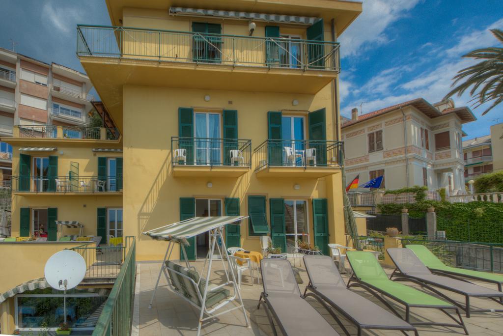 Hotel Deutsche Familien Финале Лигуре Экстерьер фото