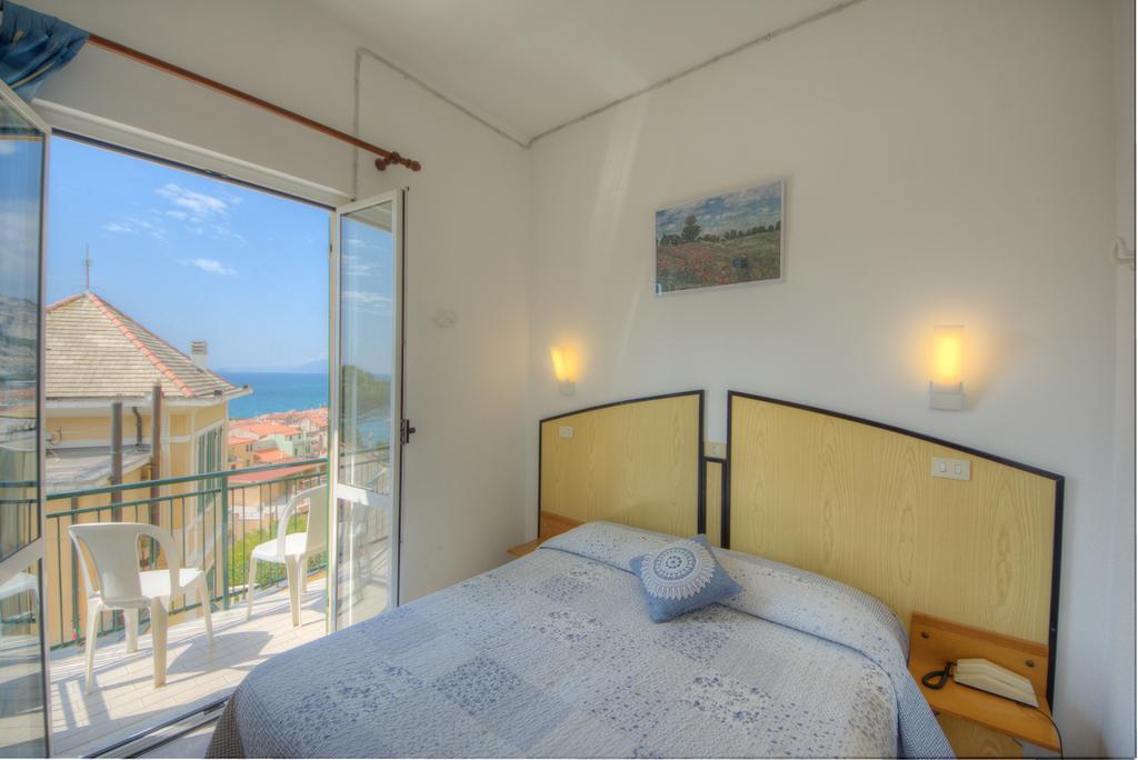 Hotel Deutsche Familien Финале Лигуре Экстерьер фото