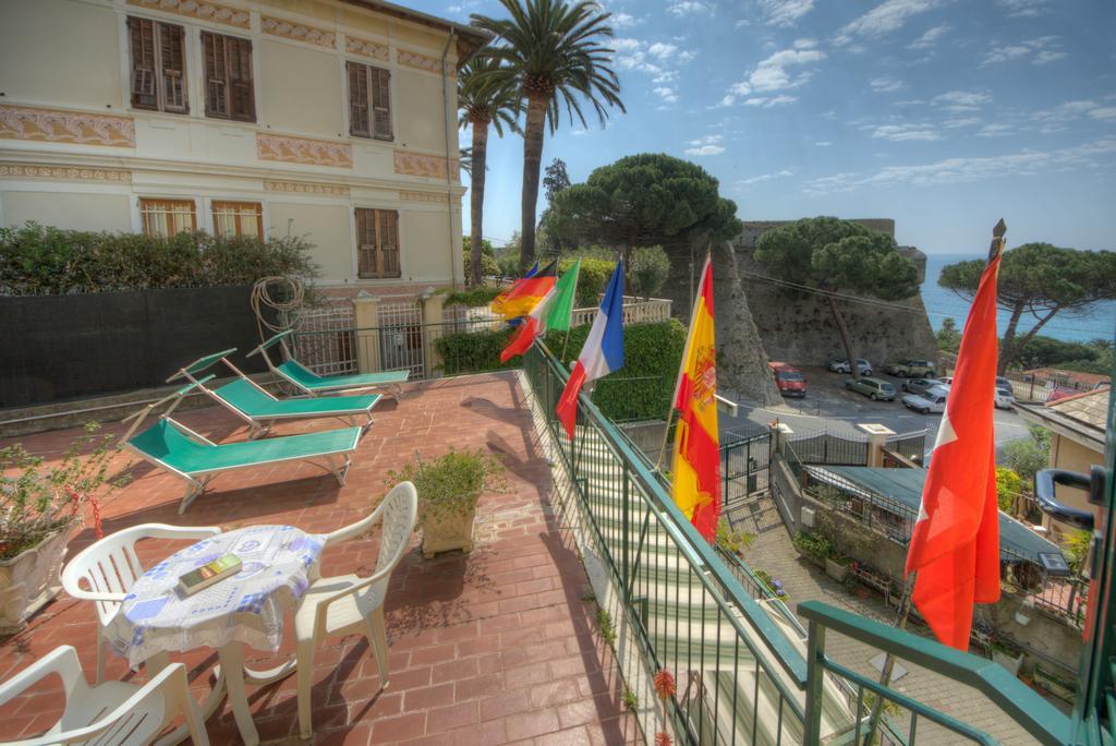 Hotel Deutsche Familien Финале Лигуре Экстерьер фото
