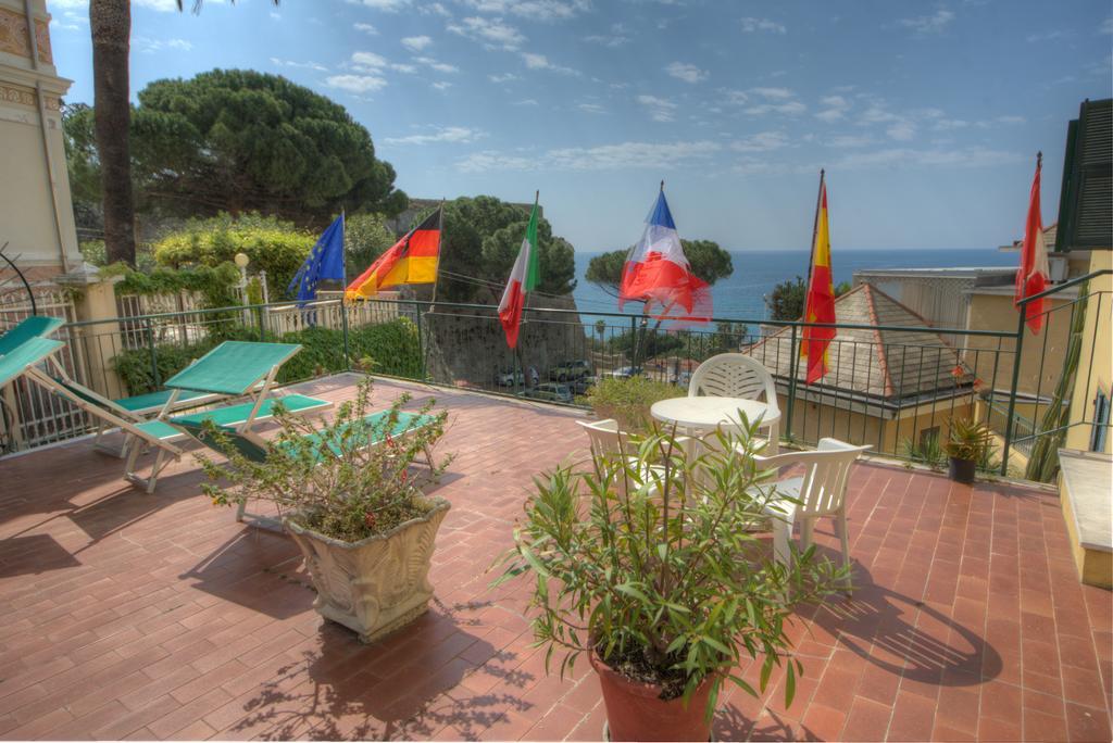 Hotel Deutsche Familien Финале Лигуре Экстерьер фото