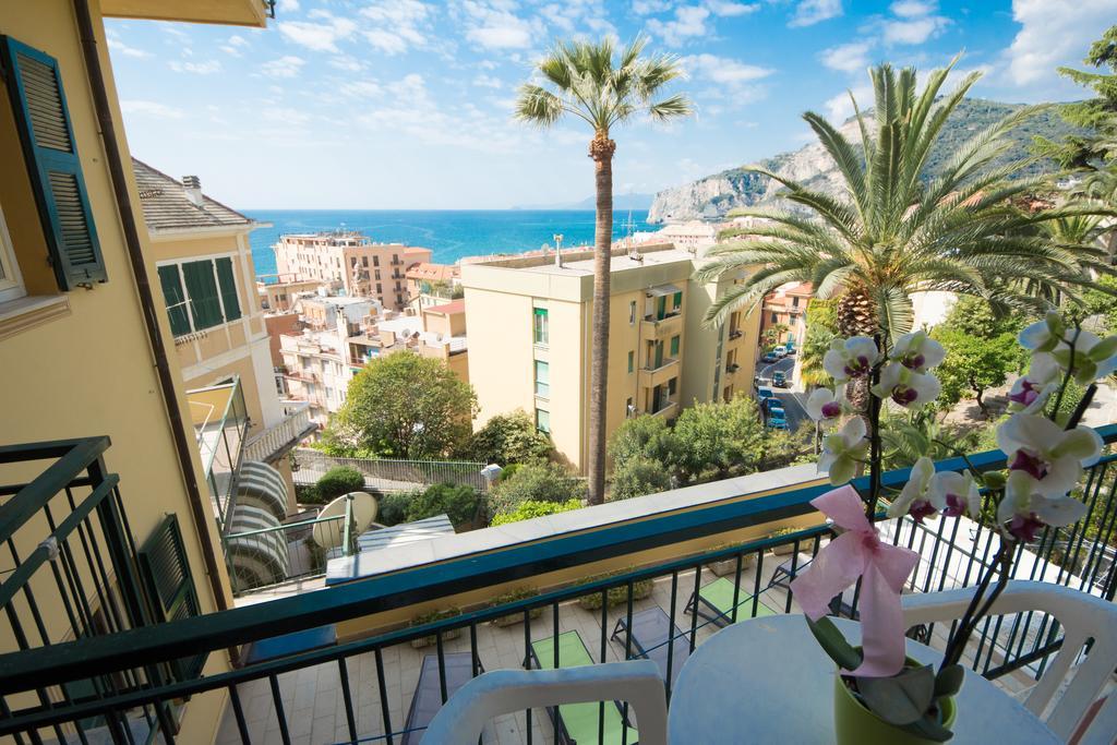 Hotel Deutsche Familien Финале Лигуре Экстерьер фото